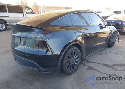 2022 Tesla Model Y Performance Dual Motor All-Wheel Drive z USA, uszkodzony, nr VIN 7SAYGDEF2NF518111